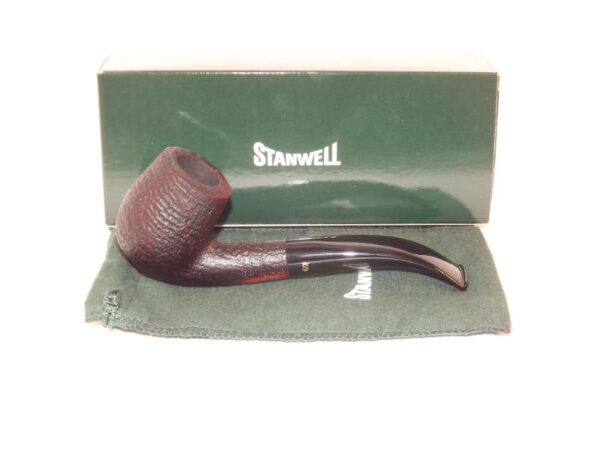 Stanwell pipa De Luxe 246 Black Sand - Image 7