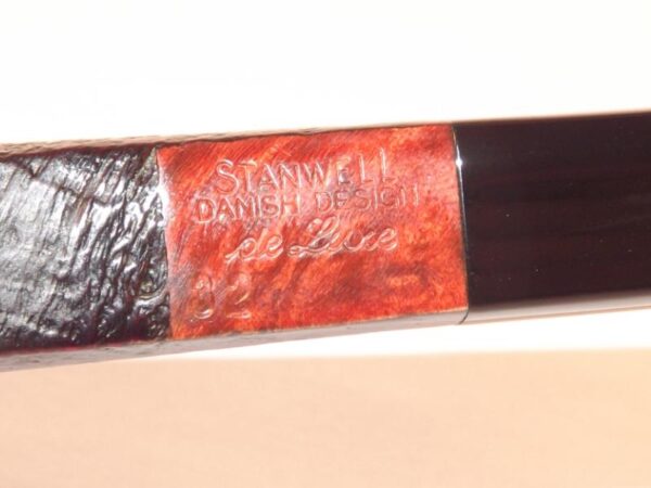 Stanwell pipa De Luxe 32 Black Sand - Image 4