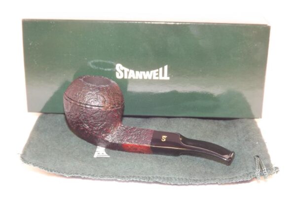 Stanwell pipa De Luxe 191 Black Sand - Image 6